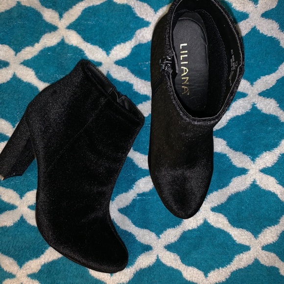 Black Suede High Heel booties NWOT - Picture 3 of 4